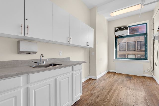 14 E 4th St Rm 505, New York City, NY 10012