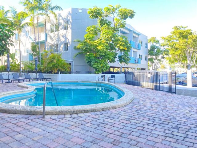 3527 NE 168th St 301, North Miami Beach, FL 33160