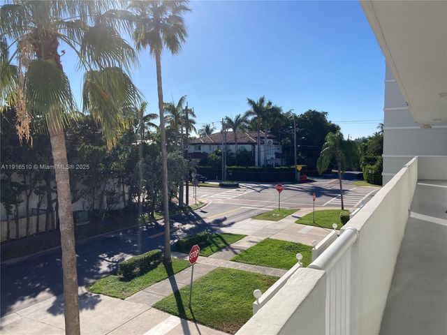 3527 NE 168th St 301, North Miami Beach, FL 33160