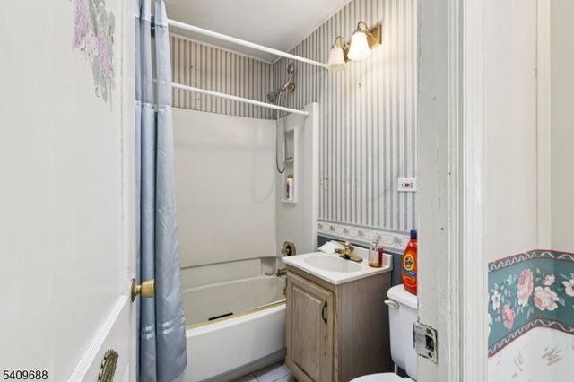 7 Harwin Dr, East Brunswick Twp., NJ 08816