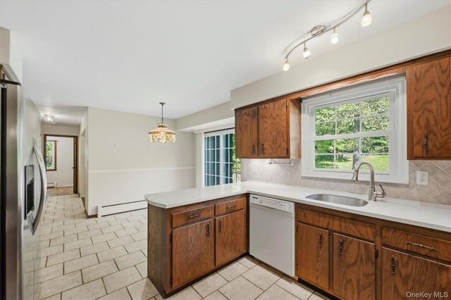 16 Panel Lane, Florida, NY 10921