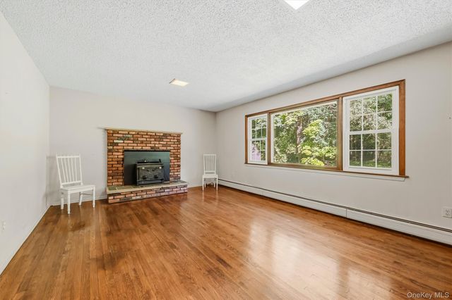 16 Panel Lane, Florida, NY 10921
