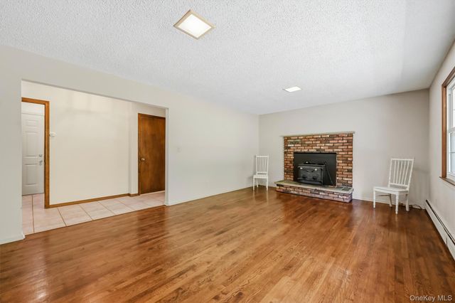 16 Panel Lane, Florida, NY 10921