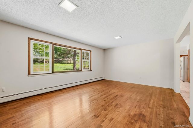16 Panel Lane, Florida, NY 10921