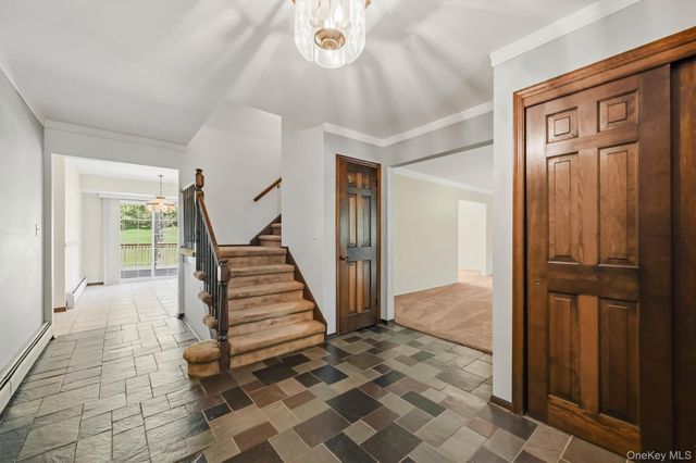 16 Panel Lane, Florida, NY 10921