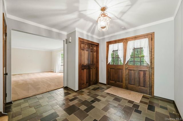 16 Panel Lane, Florida, NY 10921