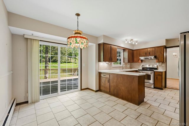 16 Panel Lane, Florida, NY 10921