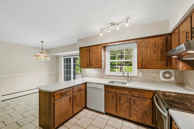 16 Panel Lane, Florida, NY 10921