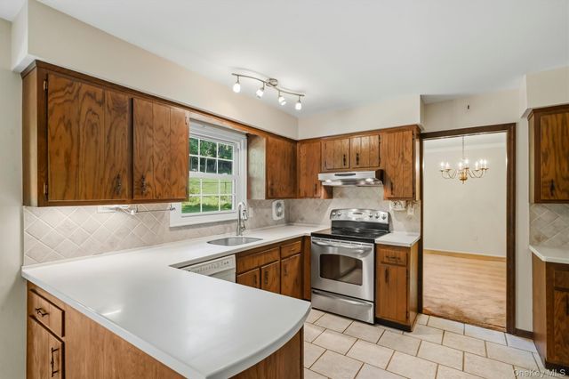 16 Panel Lane, Florida, NY 10921