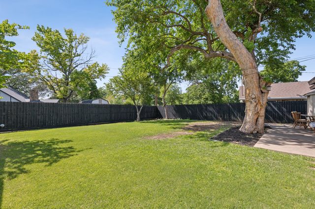 2312 Valleywood Drive, Carrollton, TX 75006