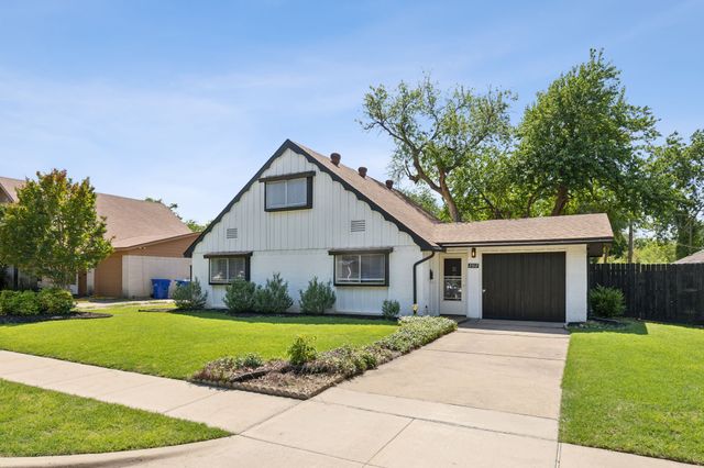 2312 Valleywood Drive, Carrollton, TX 75006