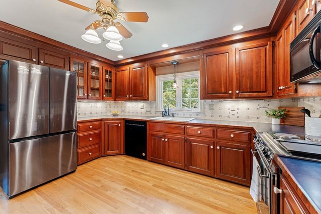 31 Tory Fort Ln, Worcester, MA 01602