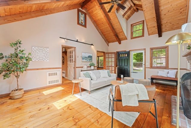 31 Tory Fort Ln, Worcester, MA 01602