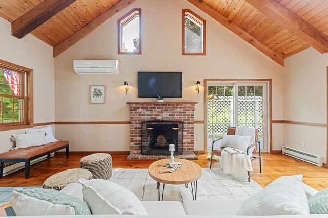 31 Tory Fort Ln, Worcester, MA 01602