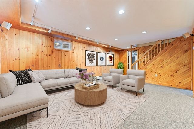 31 Tory Fort Ln, Worcester, MA 01602