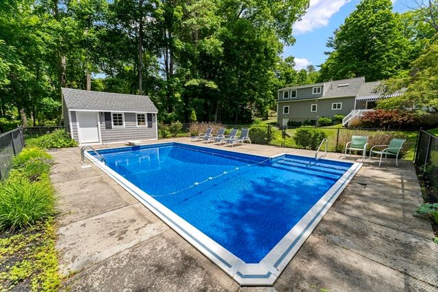 31 Tory Fort Ln, Worcester, MA 01602