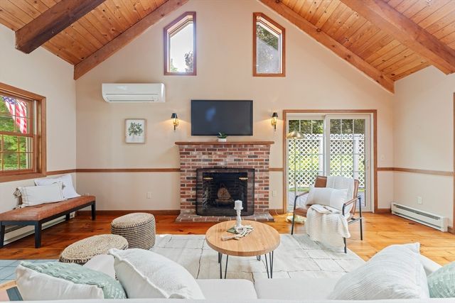 31 Tory Fort Ln, Worcester, MA 01602