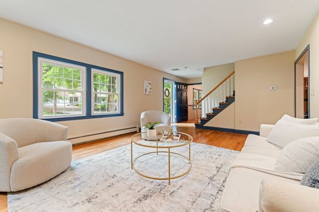 31 Tory Fort Ln, Worcester, MA 01602