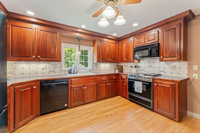 31 Tory Fort Ln, Worcester, MA 01602