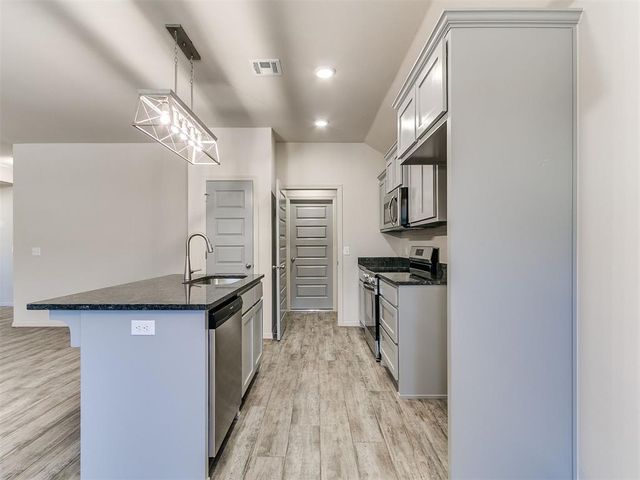 4616 Lincoln Landing, Harrah, OK 73045