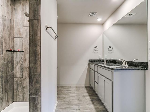 4616 Lincoln Landing, Harrah, OK 73045