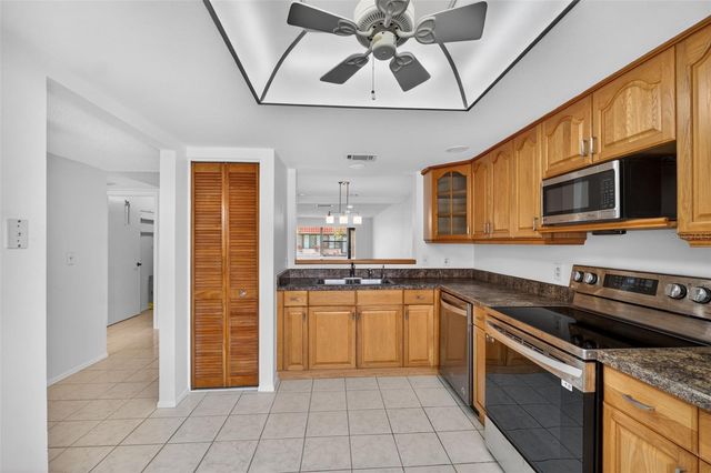 19029 US HIGHWAY 19 N 18F, Clearwater, FL 33764