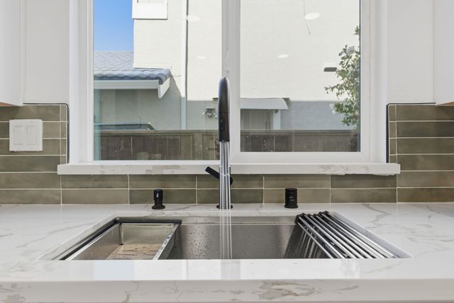 3178 Larchmont Ln, San Pablo, CA 94806