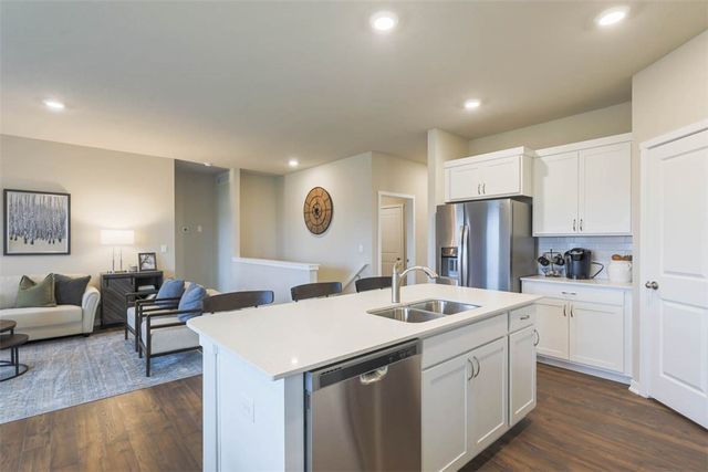 2609 Brook View Drive, Des Moines, IA 50317