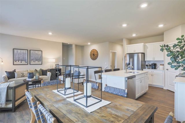 2609 Brook View Drive, Des Moines, IA 50317