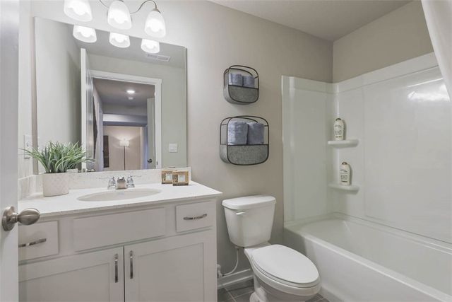 2609 Brook View Drive, Des Moines, IA 50317