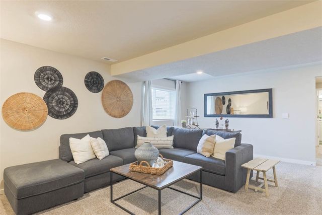 2609 Brook View Drive, Des Moines, IA 50317