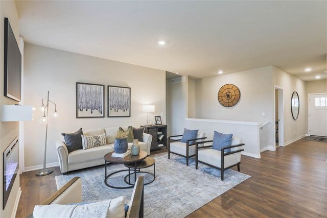 2609 Brook View Drive, Des Moines, IA 50317