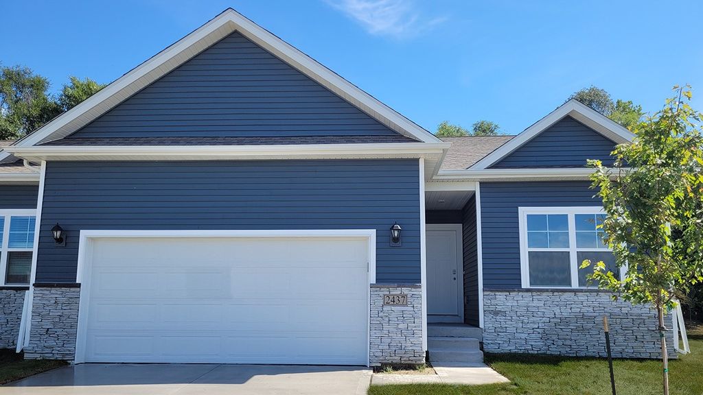 2609 Brook View Drive, Des Moines, IA 50317