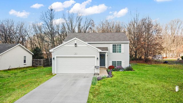 1015 Point Way, Lawton, MI 49065