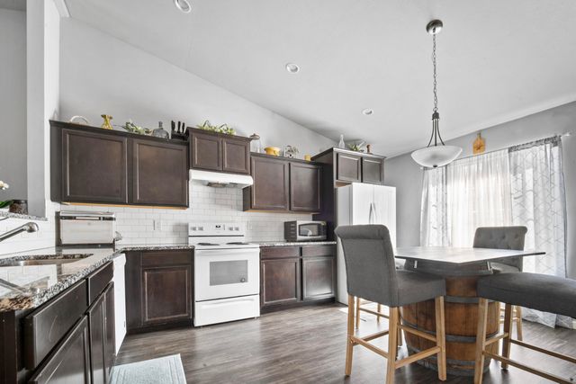 1015 Point Way, Lawton, MI 49065