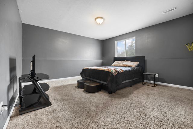 1015 Point Way, Lawton, MI 49065