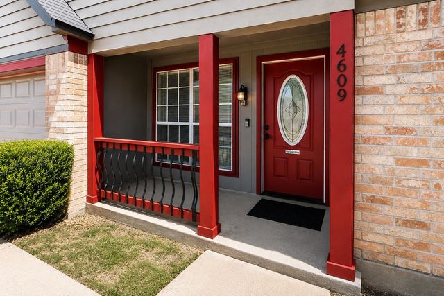 4609 Feathercrest Drive, Fort Worth, TX 76137