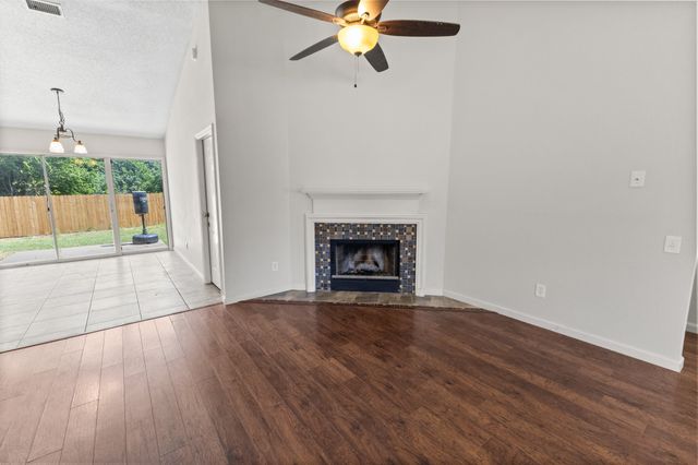 4609 Feathercrest Drive, Fort Worth, TX 76137