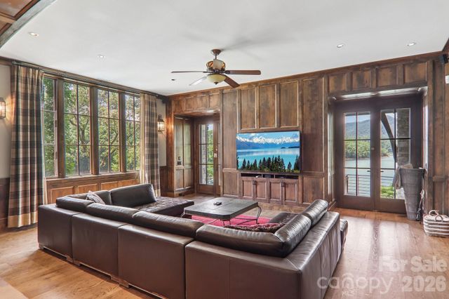 410 Lakewood Drive, Bryson City, NC 28713