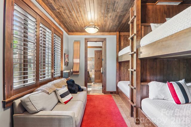 410 Lakewood Drive, Bryson City, NC 28713