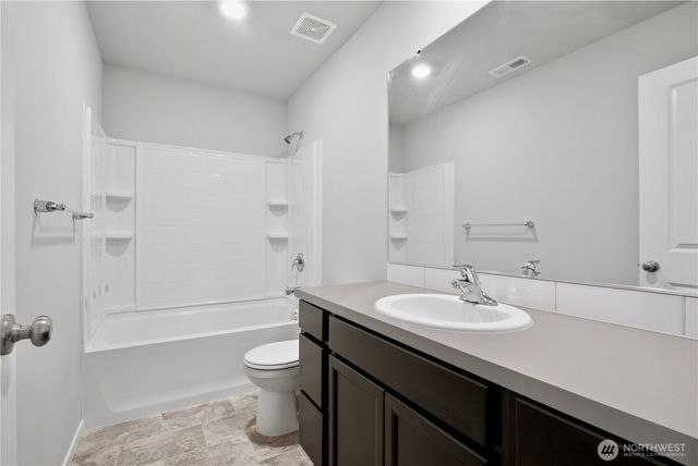 11002 Emmons Court E, Puyallup, WA 98374