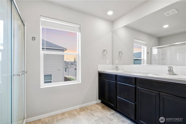 11002 Emmons Court E, Puyallup, WA 98374