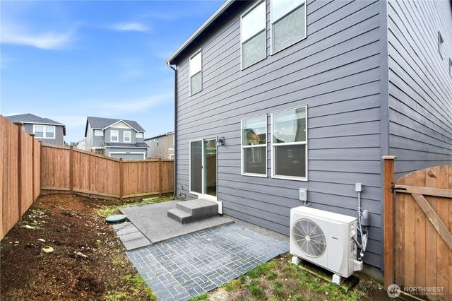 11002 Emmons Court E, Puyallup, WA 98374