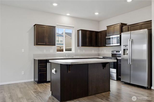 11002 Emmons Court E, Puyallup, WA 98374