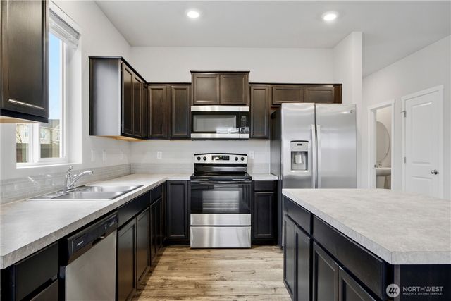 11002 Emmons Court E, Puyallup, WA 98374