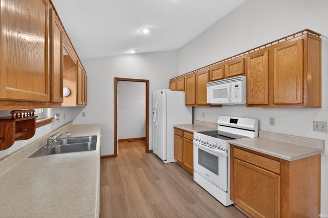 817 Katarina Court, Kendallville, IN 46755