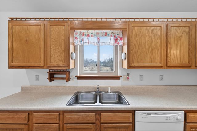 817 Katarina Court, Kendallville, IN 46755