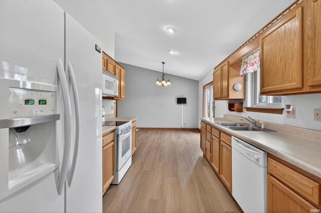 817 Katarina Court, Kendallville, IN 46755