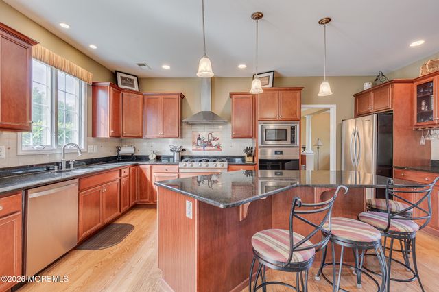 2 Dellaira Court, Wrightstown, NJ 08562