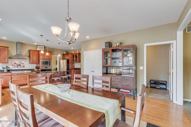 2 Dellaira Court, Wrightstown, NJ 08562